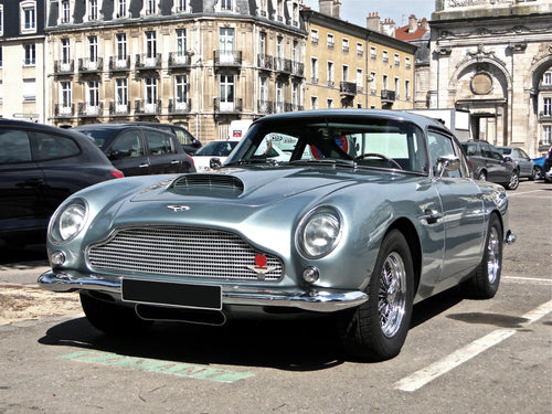 Par Alexandre Prévot from Nancy, France — Aston Martin DB5, CC BY-SA 2.0, https://commons.wikimedia.org/w/index.php?curid=22623817