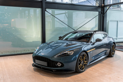 Par Alexandre Prévot from Nancy, France — Aston Martin Vanquish Zagato Shooting Brake, CC BY-SA 2.0, https://commons.wikimedia.org/w/index.php?curid=76695233