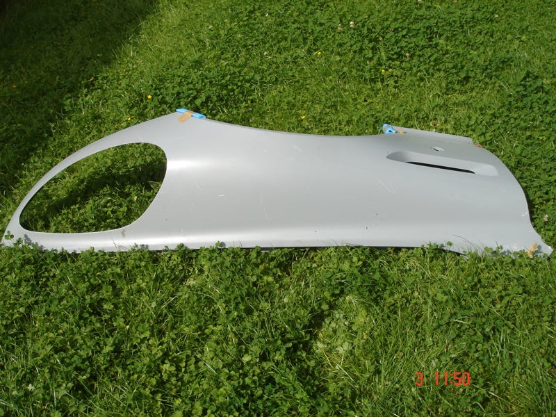 RIGHT FRONT WING FENDER