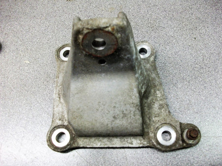 REAR RIGHT HAND ENGINE SUPPORT MOUNT BRACKET