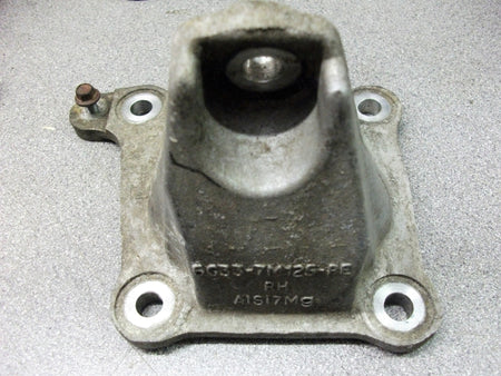 REAR RIGHT HAND ENGINE SUPPORT MOUNT BRACKET