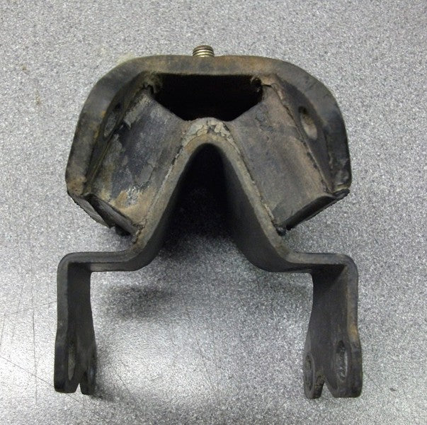 Image of REAR SUSPENSION VEE MOUNTING