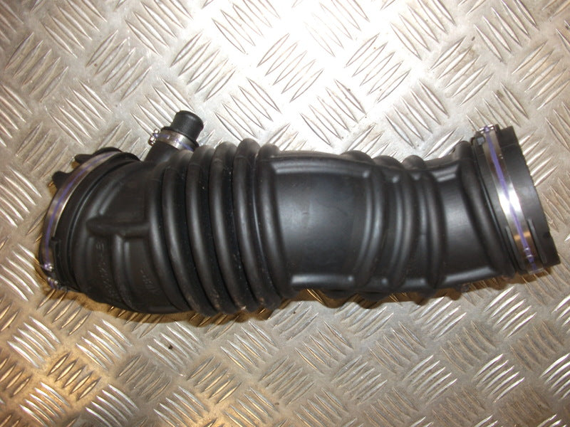 AIR CLEANER TO ENGINE LEFT HAND DUCT PIPE