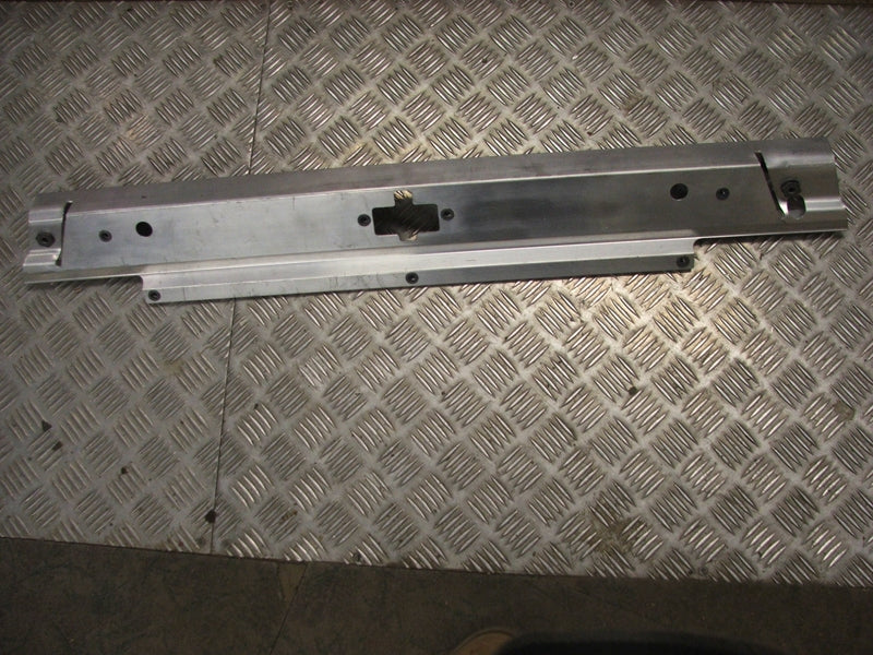 CROSS MEMBER ASSEMBLY LATCH MOUNT