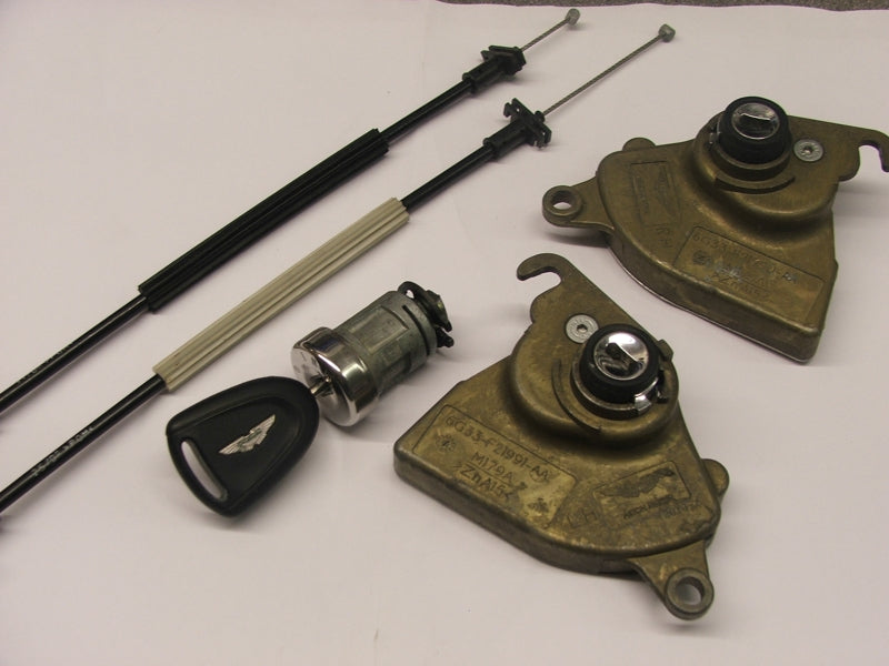 IGNITION AND DOOR LOCK SET