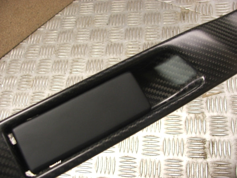 RIGHT HAND CARBON FIBRE DOOR HANDLE