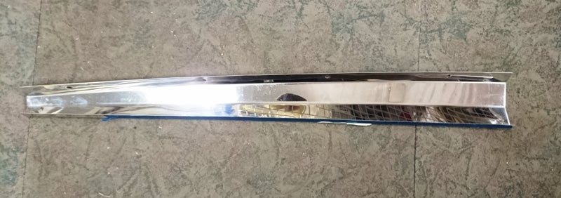 FRONT CHROME FINISHER LEFT HAND