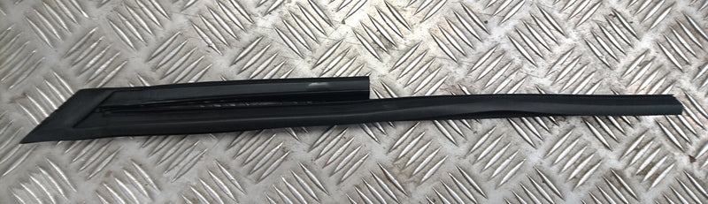 RIGHT HAND DOOR GLASS CHANNEL WEATHERSTRIP SEAL
