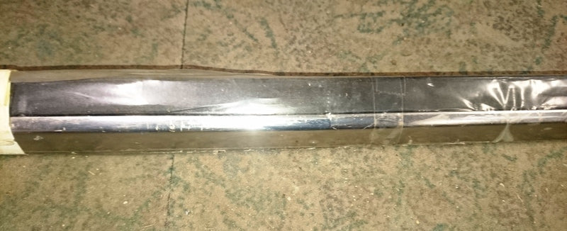 Image of DOOR WINDOW CHROME MOULDING SEAL RIGHT