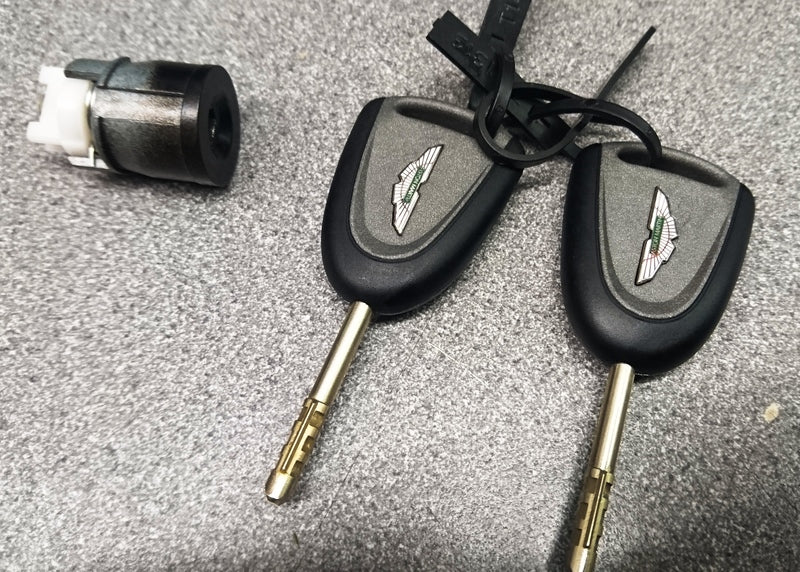 GLOVE BOX LOCK WITH 2 KEYS