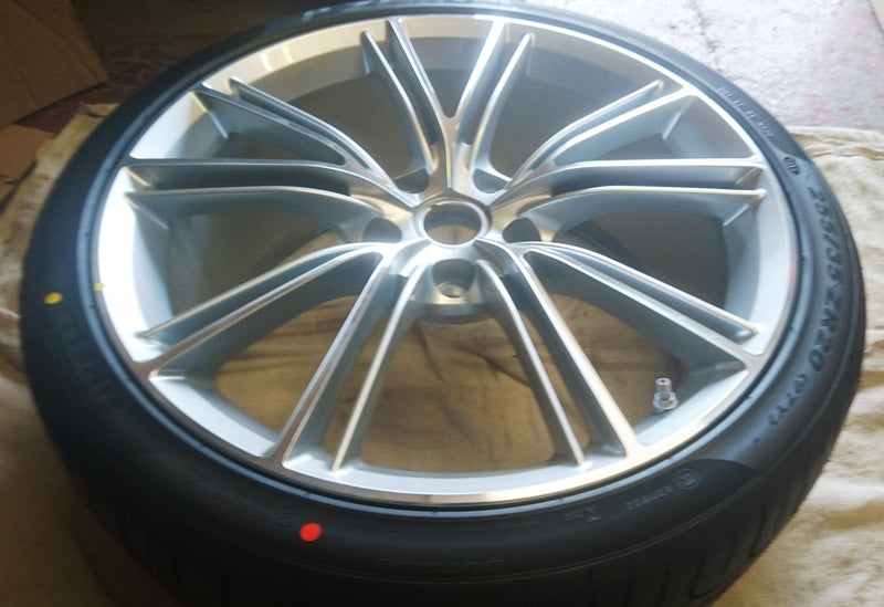 Image of FRONT WHEEL SILVER DIAMOND TURNED 20IN WITH PIRELLI TYRE