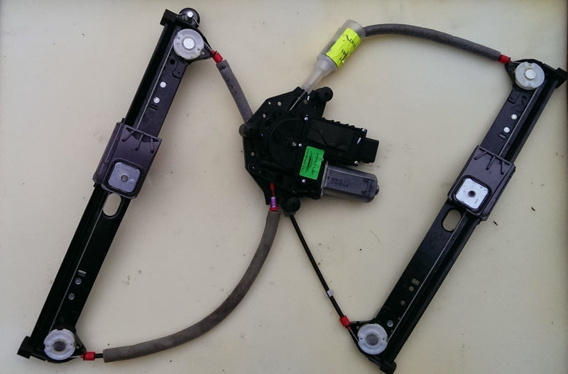 FRONT WINDOW REGULATOR AND MOTOR RIGHT