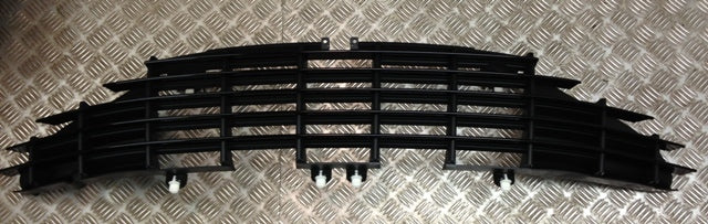 Image of FRONT RADIATOR GRILLE - DARK GLOSS BLACK - V12