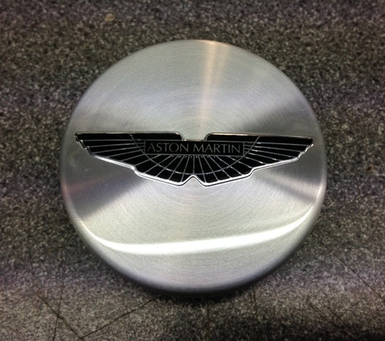 METALLIC WHEEL CENTRE WITH BLACK LOGO