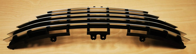 Image of FRONT RADIATOR GRILLE - CHROME - V12