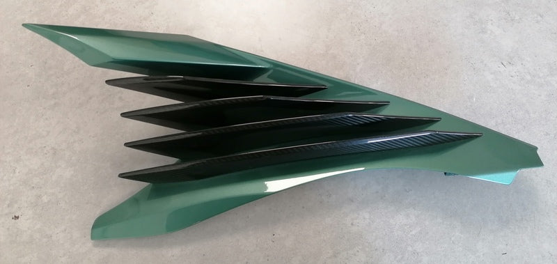 FRONT FENDER LOUVRE VENT - CARBON RIGHT