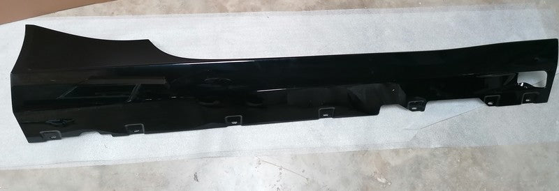 Image of GT8 BLACK RIGHT HAND SILL COVER