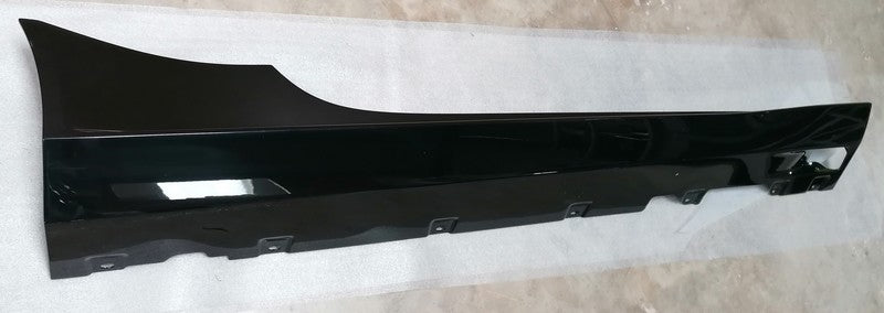 Image of GT8 BLACK RIGHT HAND SILL COVER