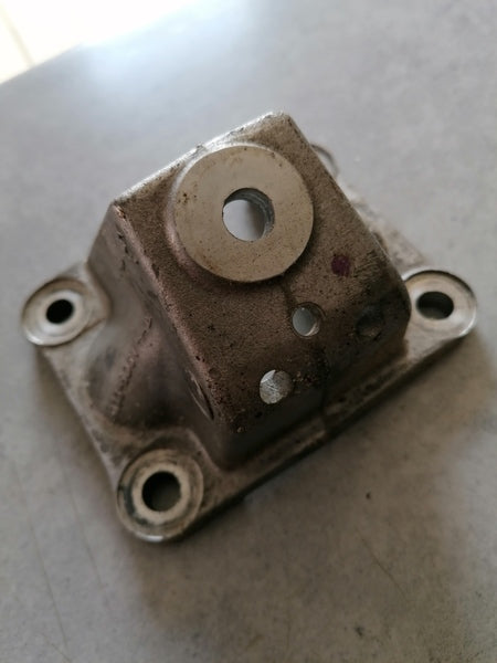 LEFT HAND ENGINE SUPPORT MOUNT BRACKET