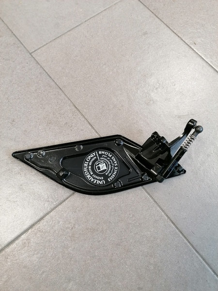 ROADSTER FUEL FLAP WITH HINGE