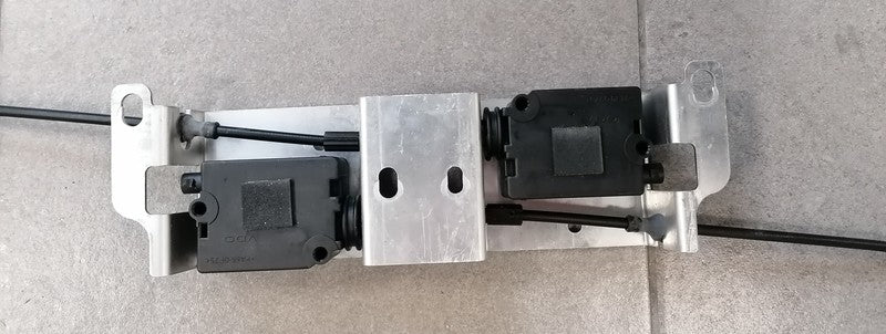 Image of TONNEAU LATCHING ACTUATORS WITH BRACKET AND CABLES