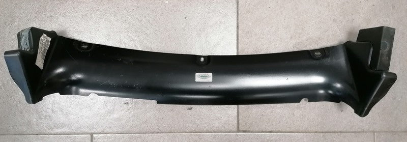 FRONT AIR VENT CENTRE PANEL LOWER - V8