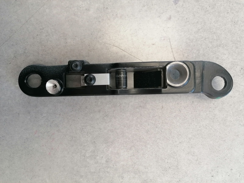 RIGHT HAND ROOF STRIKER PLATE