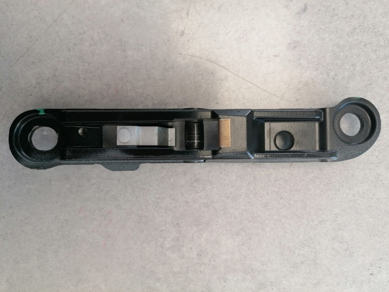 RIGHT HAND ROOF STRIKER PLATE