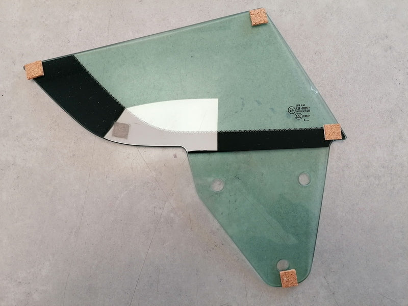 RIGHT HAND REAR QUARTER GLASS