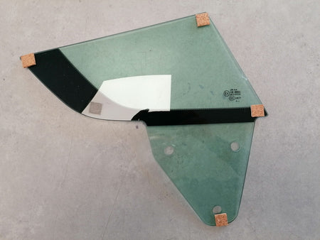RIGHT HAND REAR QUARTER GLASS