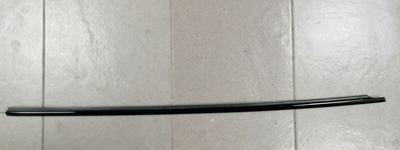 RIGHT HAND SIDE BLACK DOOR WAIST WINDOW OUTER SEAL TRIM