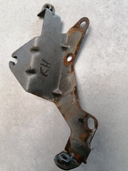 Image of RIGHT SIDE AIR FILTER BOX MOUNTING BRACKET