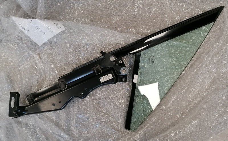 1/4 LIGHT GLASS WINDOW RIGHT FRONT