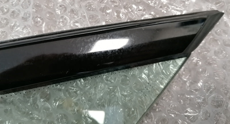 1/4 LIGHT GLASS WINDOW RIGHT FRONT