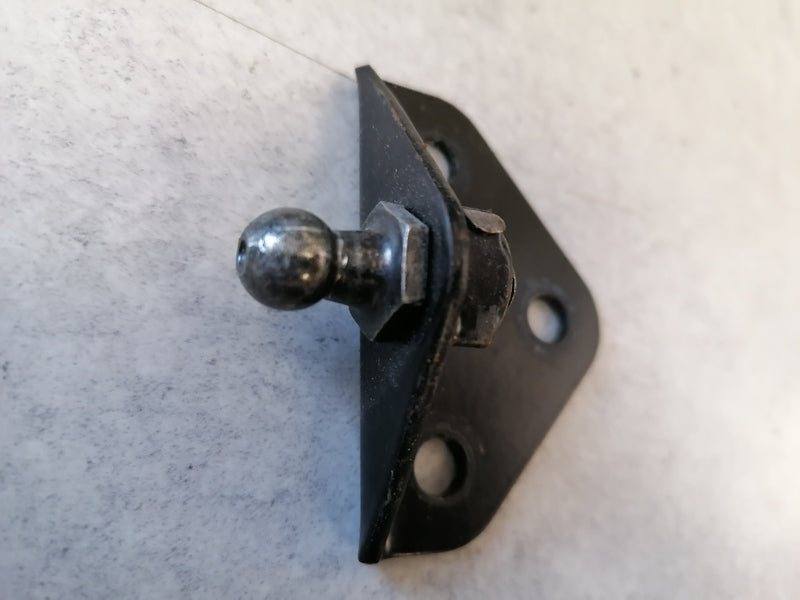 image 2 of bracket assembly,gas strut mounting