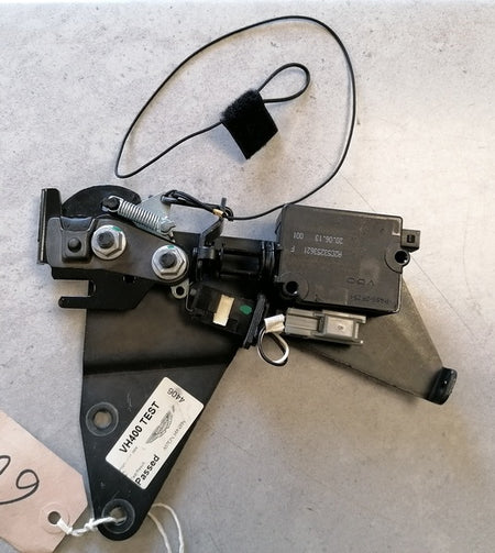 REAR SEAT LATCH ASSEMBLY RIGHT SIDE 