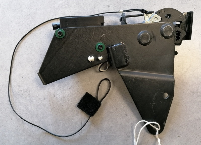 REAR SEAT LATCH ASSEMBLY RIGHT SIDE 