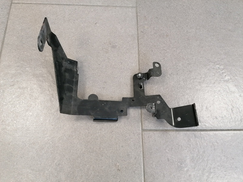 RIGHT HAND SIDE ENGINE WIRING HARNESS SUPPORT BRACKET