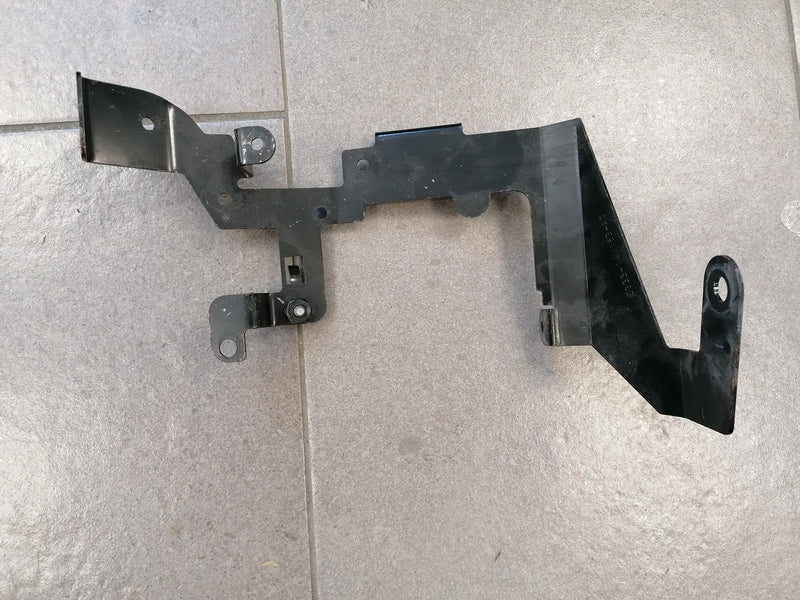 RIGHT HAND SIDE ENGINE WIRING HARNESS SUPPORT BRACKET
