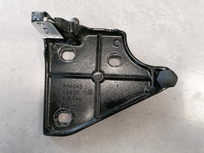 Image of RIGHT REAR TONNEAU COVER HINGE LEAF BRACKET