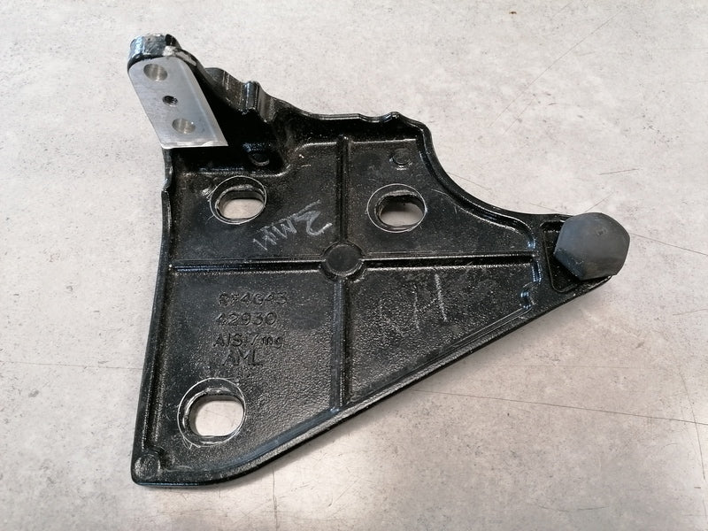 Image of RIGHT REAR TONNEAU COVER HINGE LEAF BRACKET
