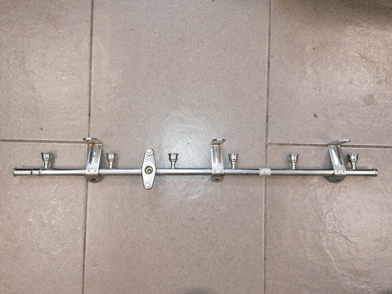 RIGHT SIDE FUEL RAIL ASSEMBLY
