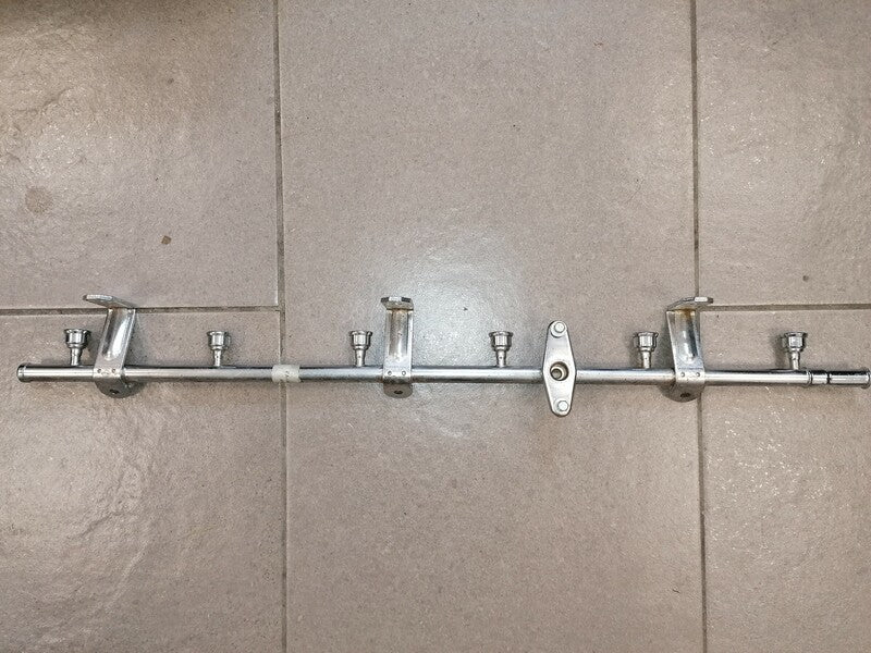 LEFT SIDE FUEL INJECTION RAIL ASSEMBLY