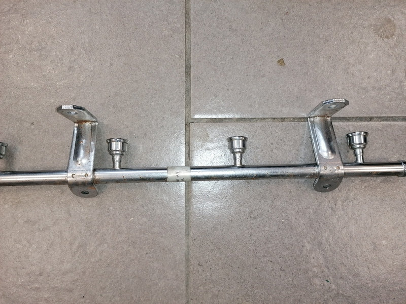 RIGHT SIDE FUEL RAIL ASSEMBLY