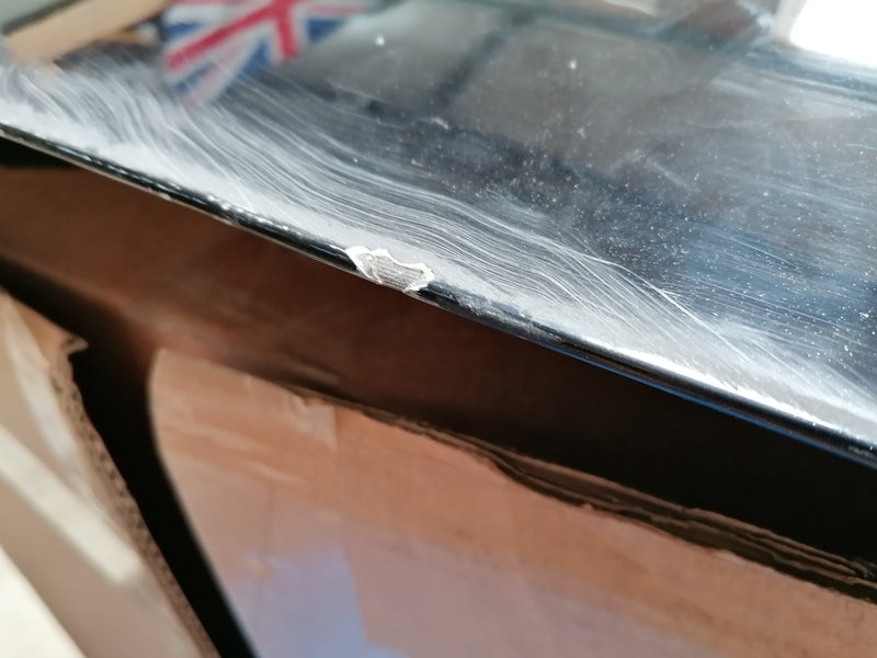 BOOTLID WITH INTEGRAL SPOILER