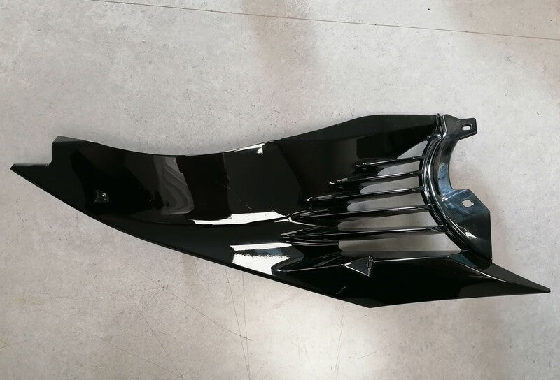 RIGHT FRONT WING FENDER LOUVRE 