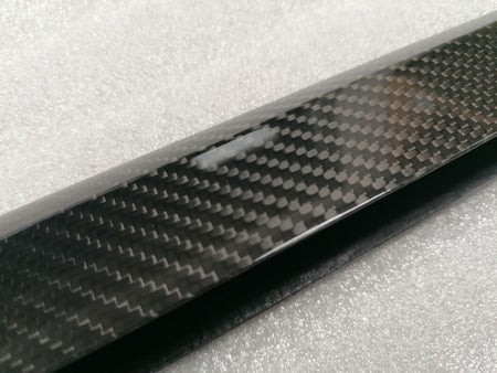Image of CARBON FIBRE LEFT FRONT WING FENDER STRAKE