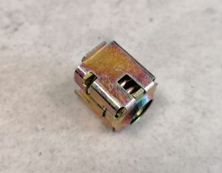 Image of DZUS FASTENER RECEPTACLE