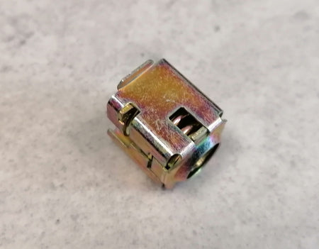 Image of DZUS FASTENER RECEPTACLE