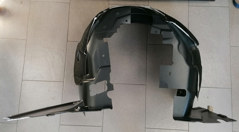 Image of RIGHT FRONT WHEEL ARCH  LINER - ROADSTER 2012>